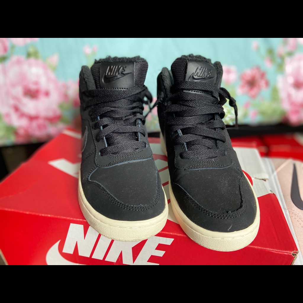 Nike Ebernon Mids.